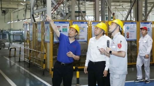 高温下，湖北工会为一线职工撑起防暑降温“清凉伞”