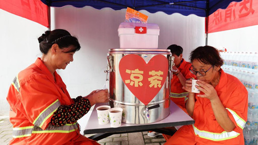 南阳市示范区工会开展“工会送清凉、防暑保安康”活动