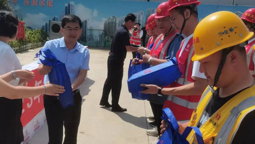 青岛市总工会开展“情系职工•服务大局”夏送清凉活动