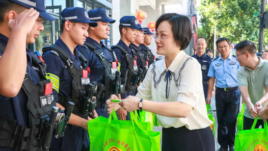 江西省上饶市总工会深入基层开展“送清凉”走访慰问活动