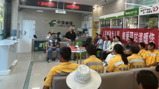 湖北南漳县总工会开展“爱心驿站”送清凉慰问活动