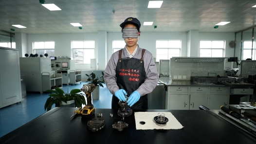 2023最班组?2 蒙眼装阀亮绝? title=