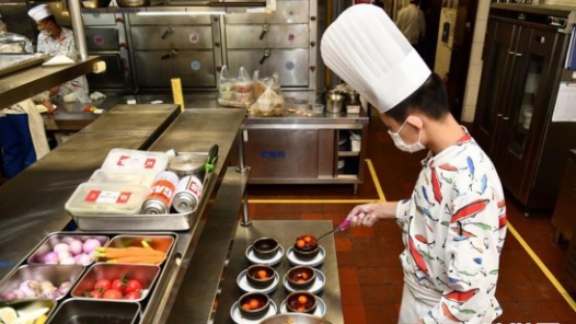 贵州：破解酒店餐饮业用工难点 “九点灵工”产品发? title=