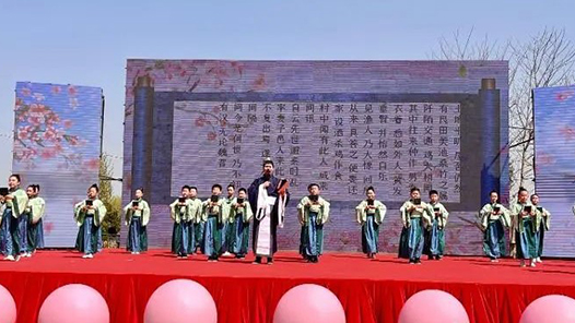 山东省蒙阴县：桃花为“媒�?#32;构建全域现代旅游体系