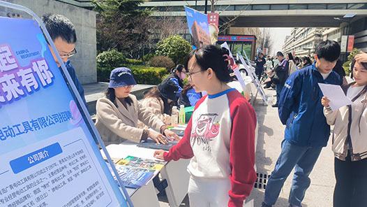 青岛高新区总工会开展“公益就�?#32;春风送岗”系列招聘活�? title=
