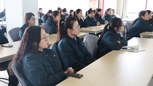 情系一线女职工 “法在你身边”保安全