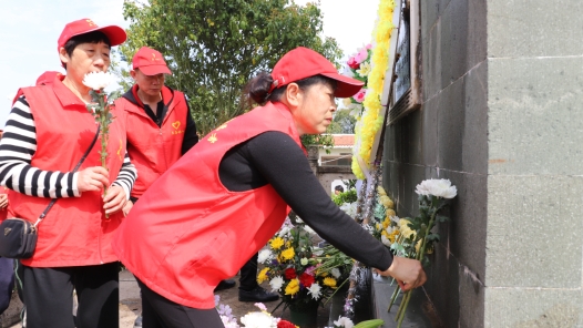 祭扫纪念?#32;做春日青? title=