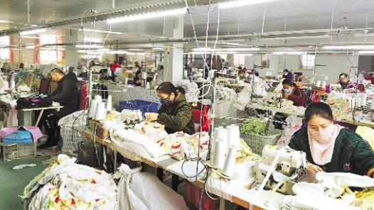 从一滴原油，到一条纱线，再到一件成? title=