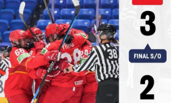 女子冰球世锦赛：中国女冰重返顶级?#32;首战击败日本