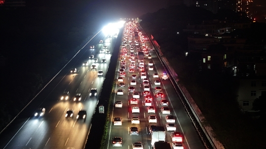 高速调度员：坚守岗?#32;用声音守护群众美好出? title=