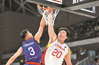 青岛队中锋杨瀚森今年不参加NBA选秀