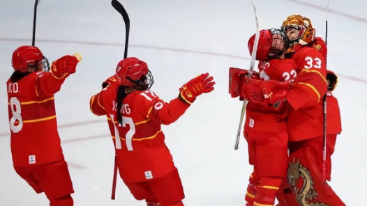 首秀“点杀”日本队 中国女冰时隔15年重返顶级组