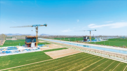 雄忻高铁跨南水北调干渠特大桥开始上部施? title=