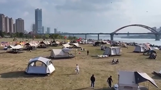 “轻便露营”成踏春新选择！快开式帐篷、折叠椅等装备销量上? title=