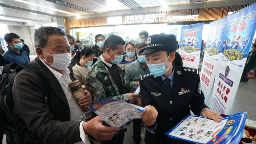 盗取同事微信钱包内的6000�?#32;抓！