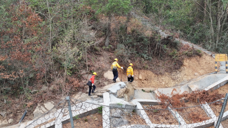 发现最美铁路｜高铁“巡山队”披荆斩棘护通途