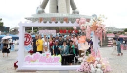 5?4个首发团“向幸福出发? title=