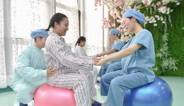 说案｜孕期女职工被辞后无法享受生育险 仲裁委裁决企业承担社保损? title=