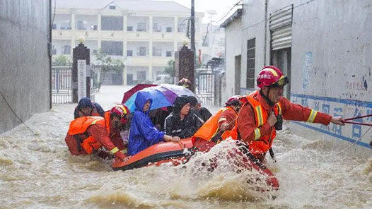 微视频｜冲锋在前 风雨有我在