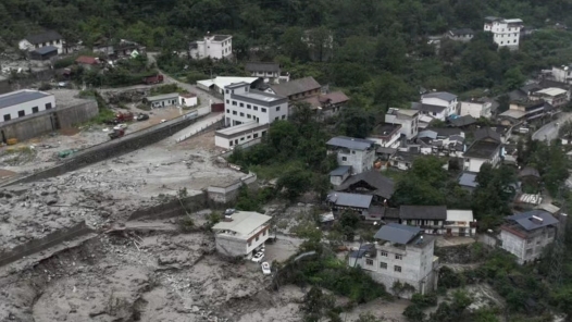 康定“8·03”山洪泥石流因持续降雨叠加冰雪融化引发