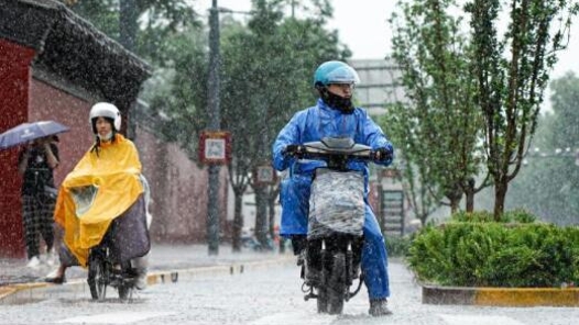 中央气象台继续发布强对流天气蓝色预警