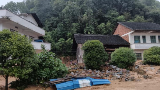 湖南祁阳强降雨致多地受灾 紧急转移并安置群众